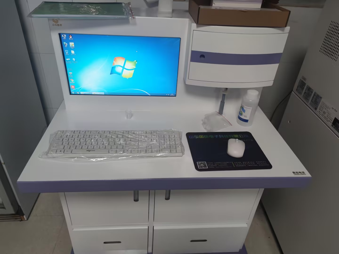 3.18号，山东草莓视频APP下载18豪华推车全自动微量元素仪器在兴业县人民医院装机